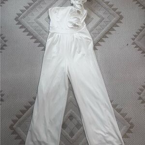 Women’s white jumpsuit size large